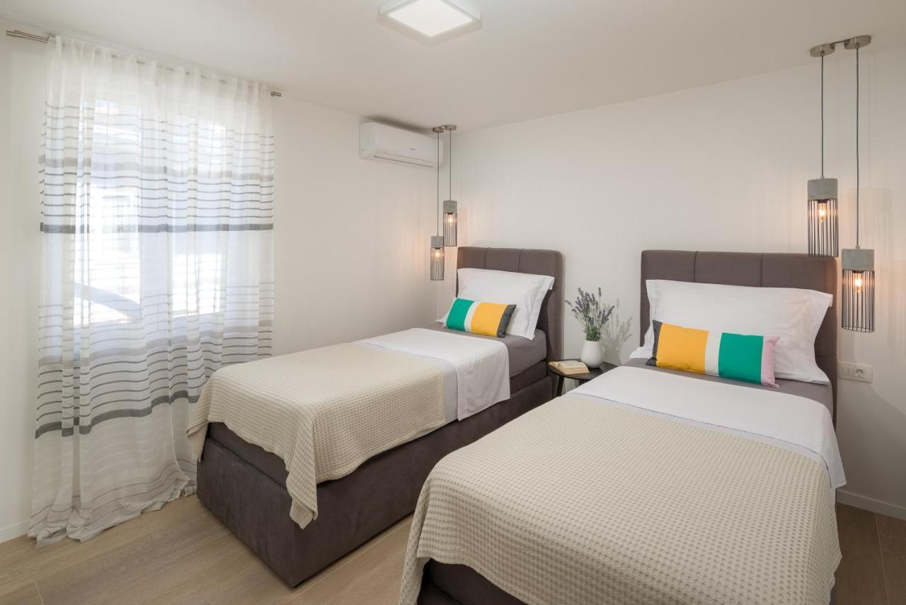 Villa Roko- The Spacious Luxury Trogir Eksteriør billede
